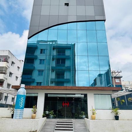 Wild Wings Premium Hotel Haiderabad Buitenkant foto