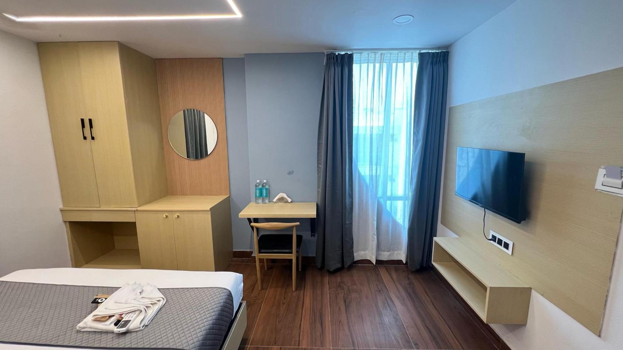 Wild Wings Premium Hotel Haiderabad Buitenkant foto