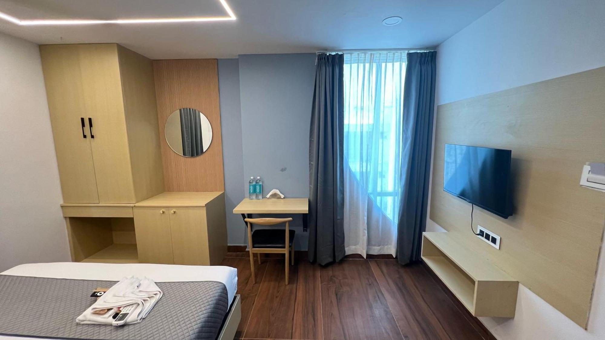 Wild Wings Premium Hotel Haiderabad Buitenkant foto