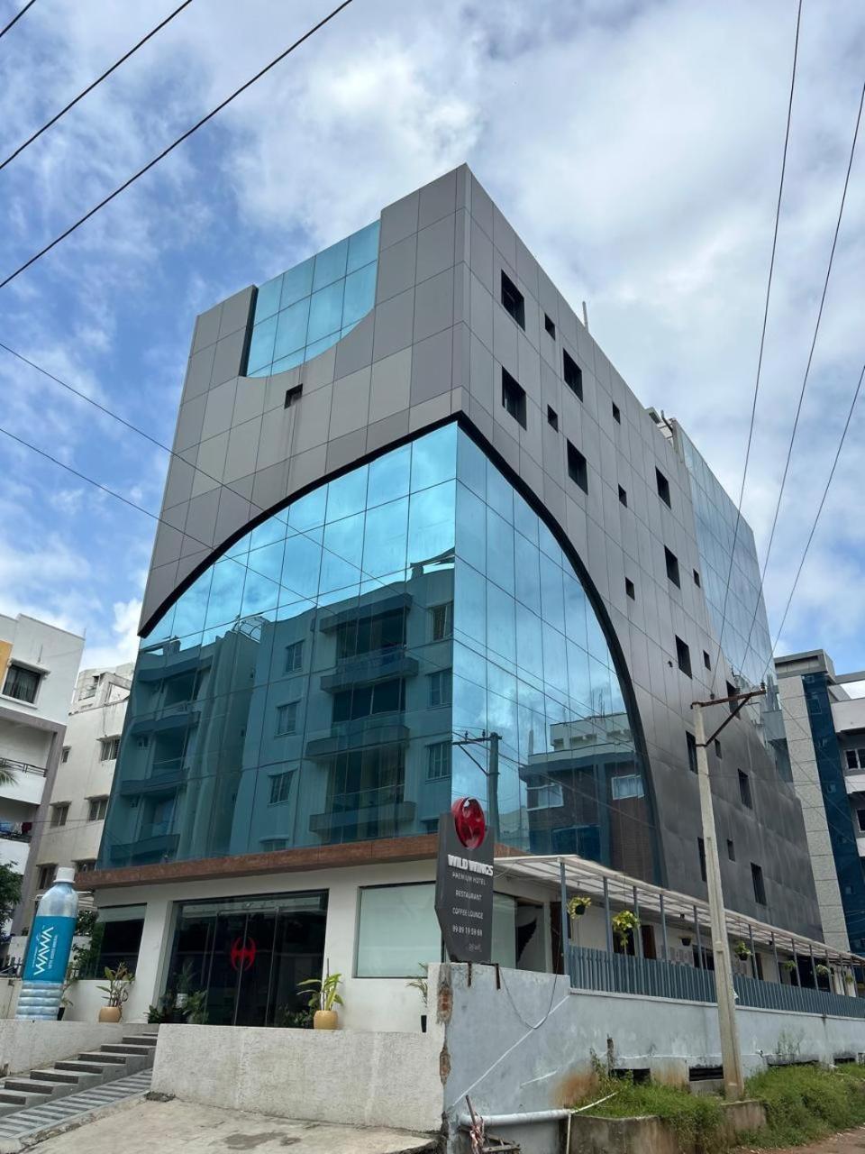 Wild Wings Premium Hotel Haiderabad Buitenkant foto