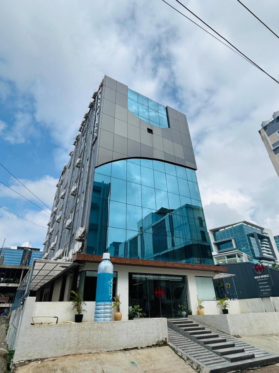 Wild Wings Premium Hotel Haiderabad Buitenkant foto