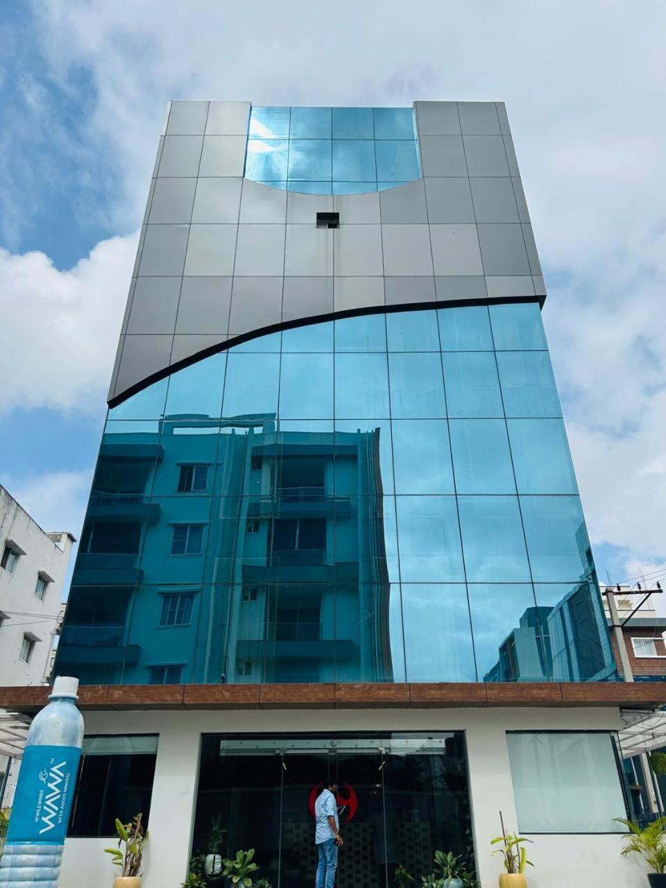 Wild Wings Premium Hotel Haiderabad Buitenkant foto