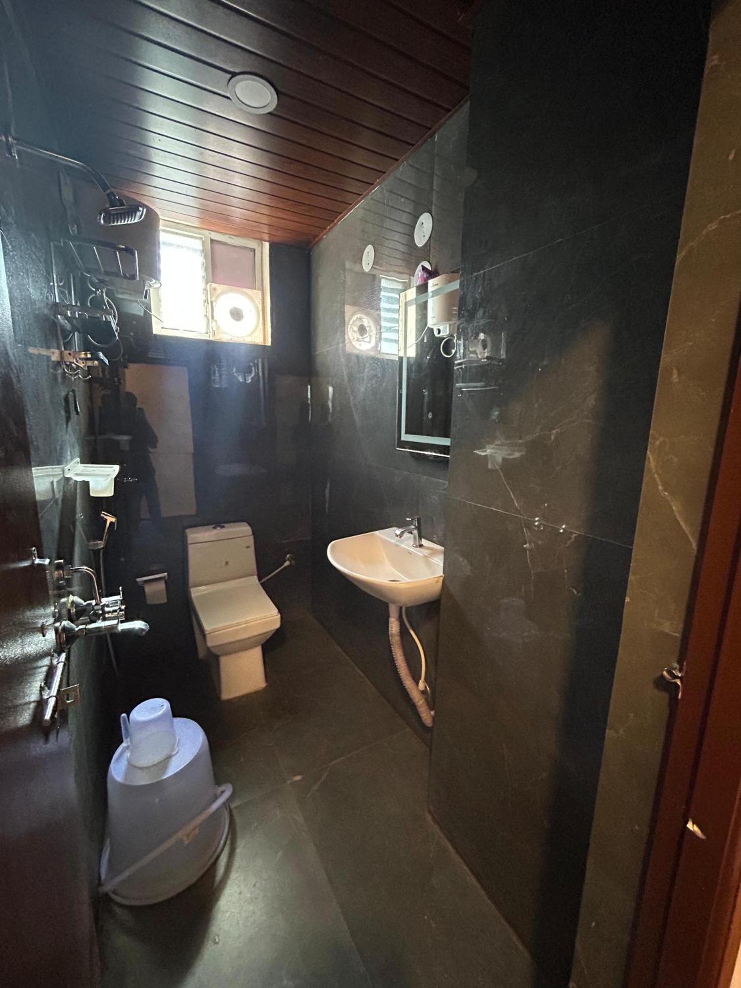 Wild Wings Premium Hotel Haiderabad Buitenkant foto