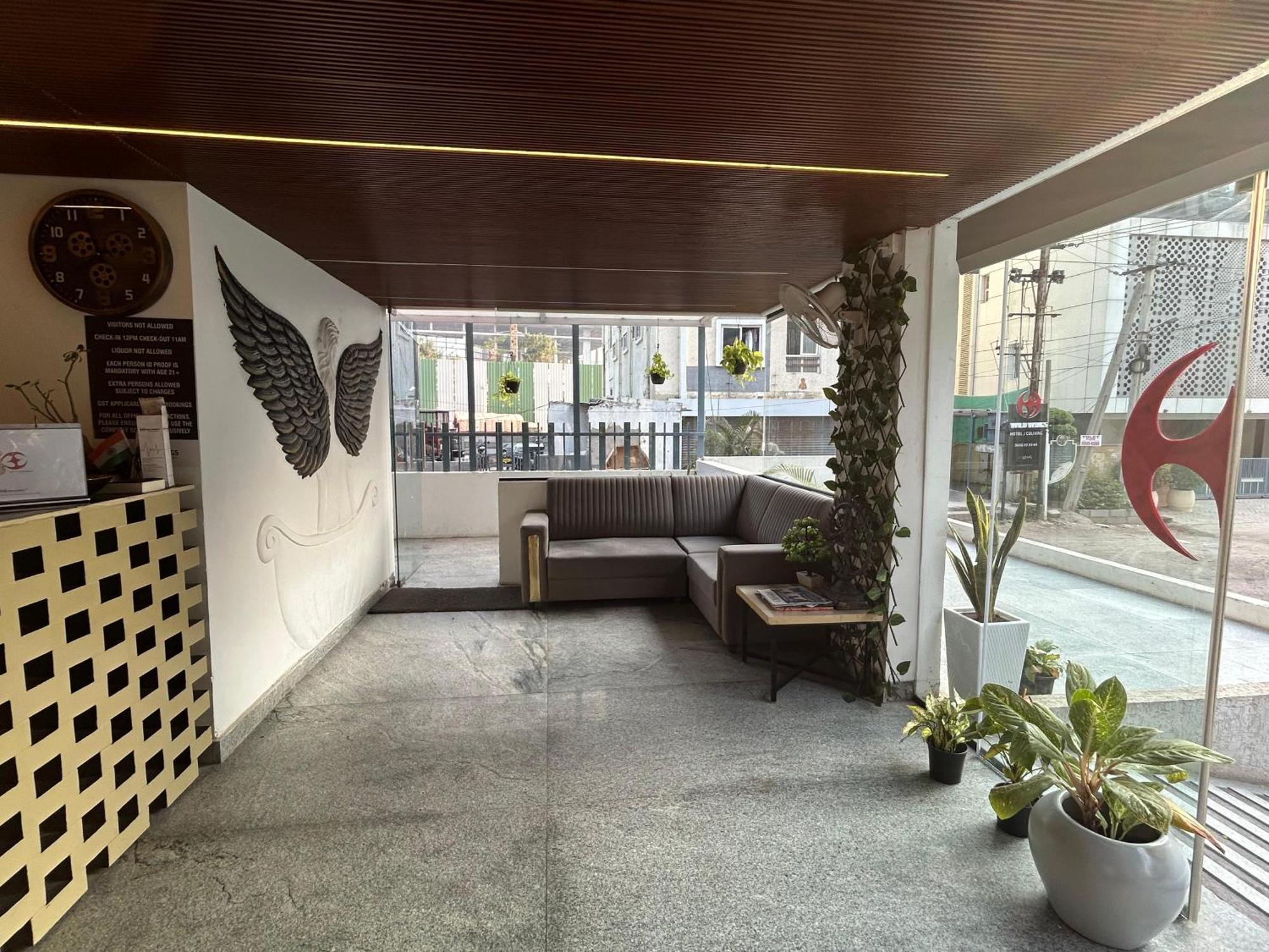 Wild Wings Premium Hotel Haiderabad Buitenkant foto