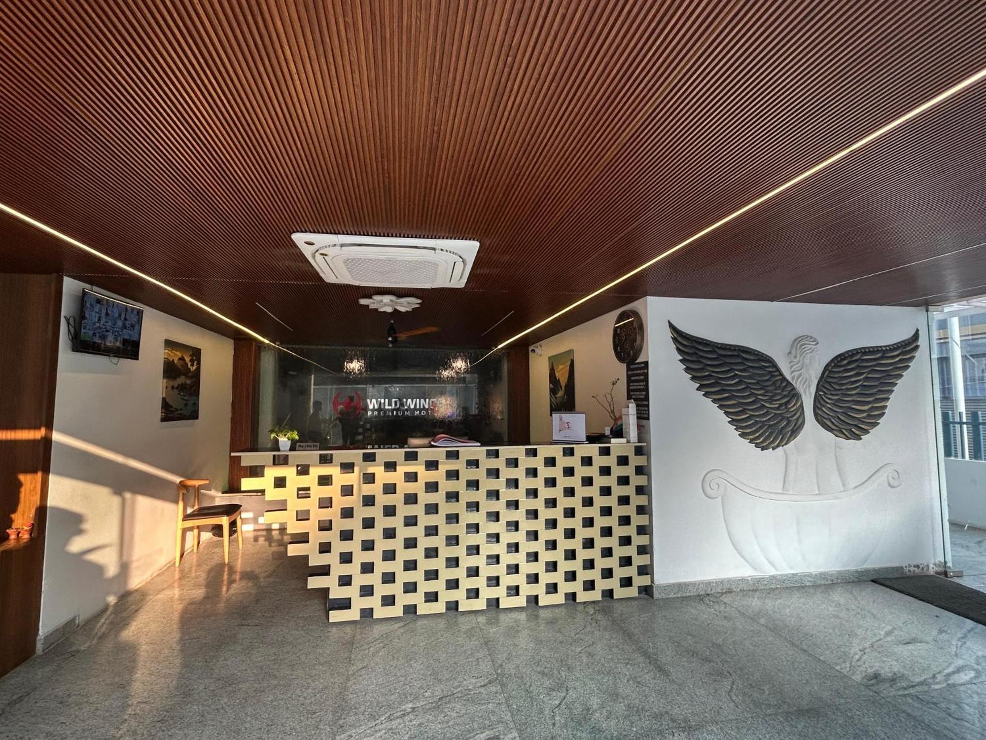 Wild Wings Premium Hotel Haiderabad Buitenkant foto